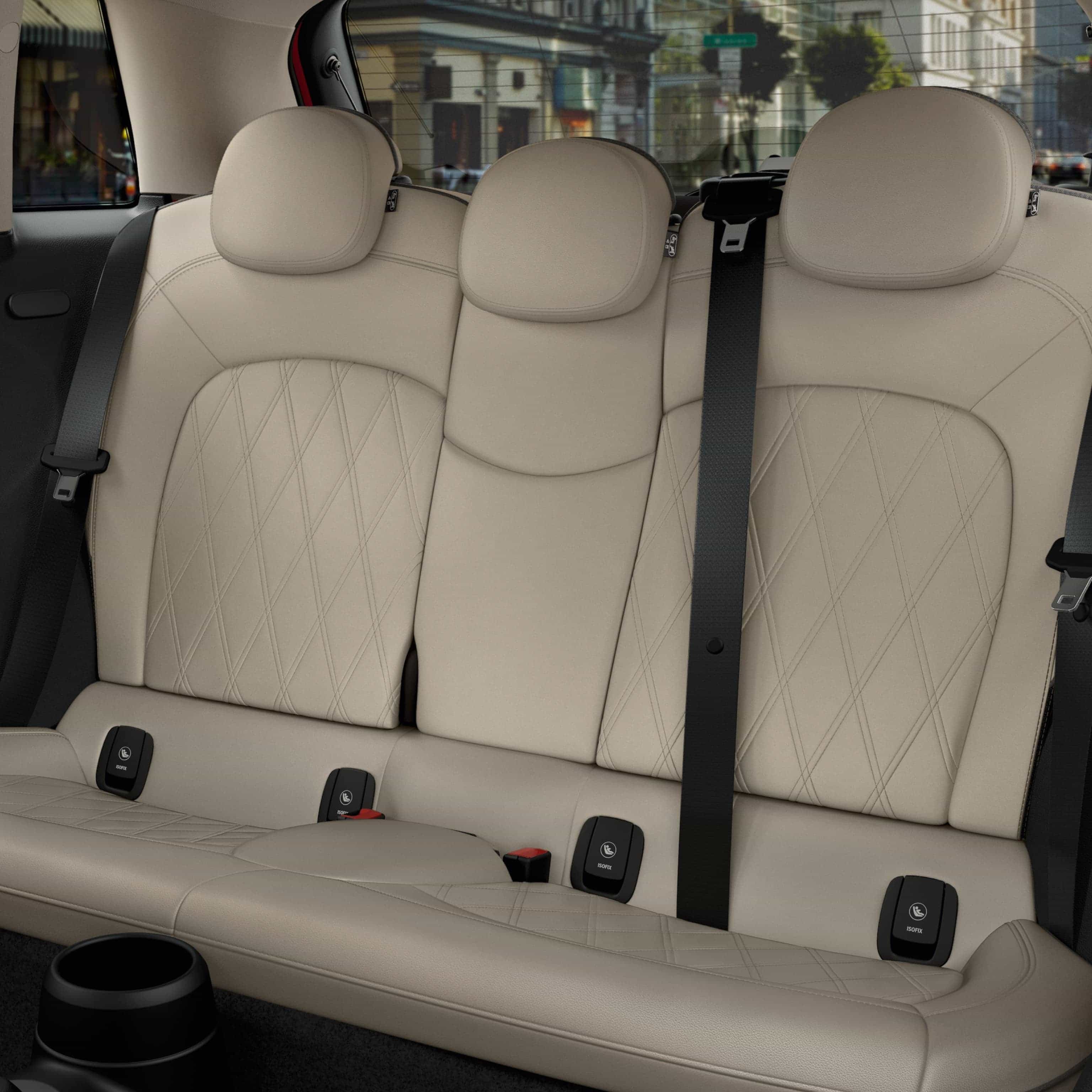 WNĘTRZE 5-DRZWIOWEGO MINI HATCH